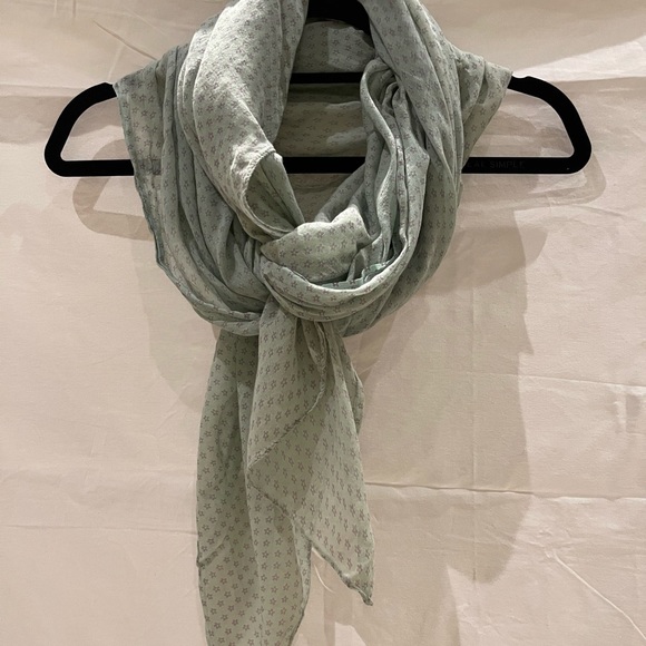 Accessory scarf. - Picture 1 of 1